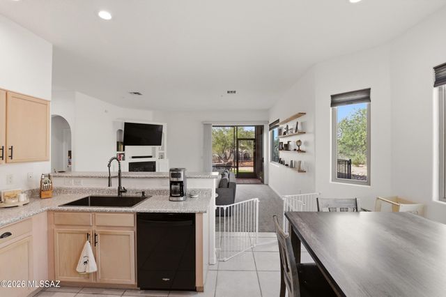 681 E Armor Springs Place, Green Valley, AZ 85614