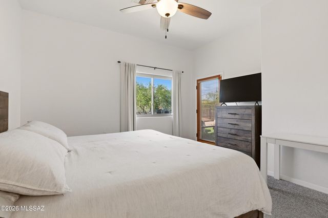 681 E Armor Springs Place, Green Valley, AZ 85614