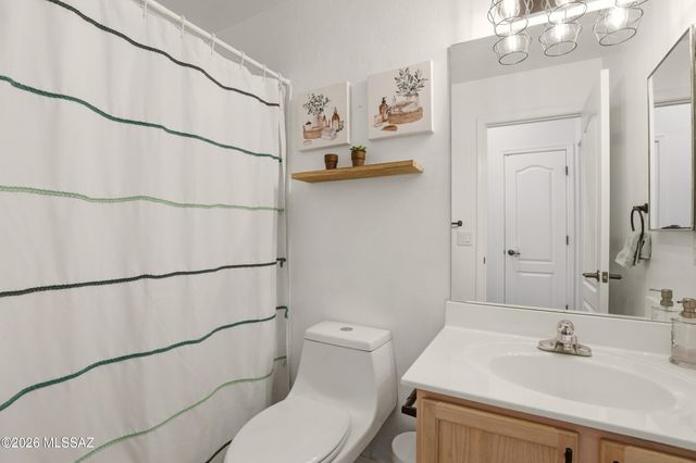 681 E Armor Springs Place, Green Valley, AZ 85614