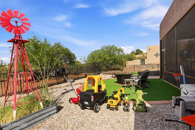 681 E Armor Springs Place, Green Valley, AZ 85614