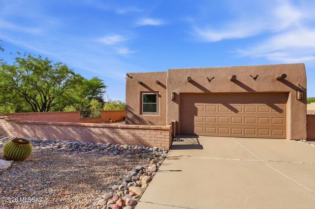 681 E Armor Springs Place, Green Valley, AZ 85614
