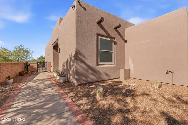 681 E Armor Springs Place, Green Valley, AZ 85614