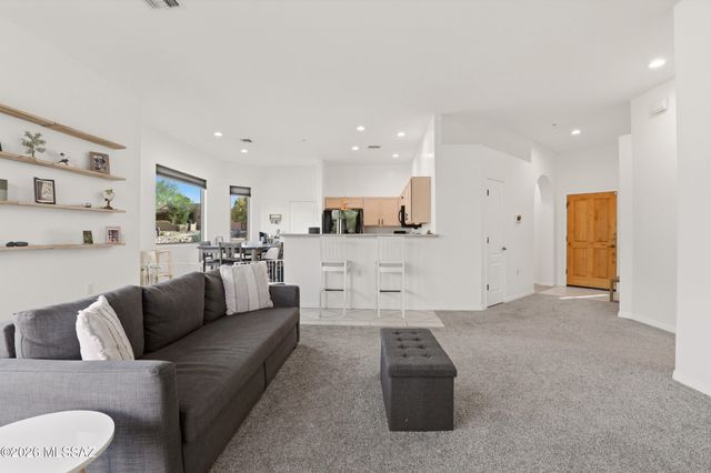 681 E Armor Springs Place, Green Valley, AZ 85614
