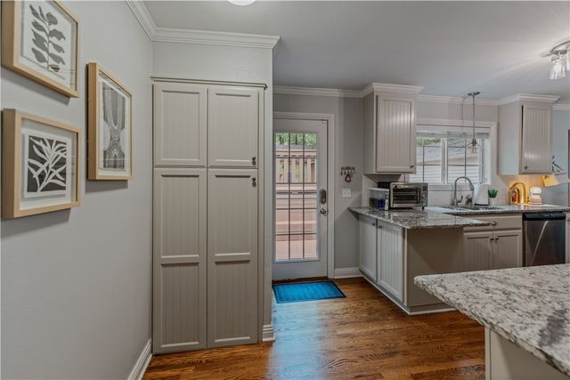 461 N Oliver Avenue, Fayetteville, AR 72701