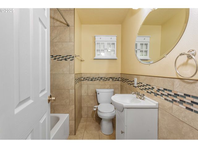 1617 7th Ave, Longview, WA 98632