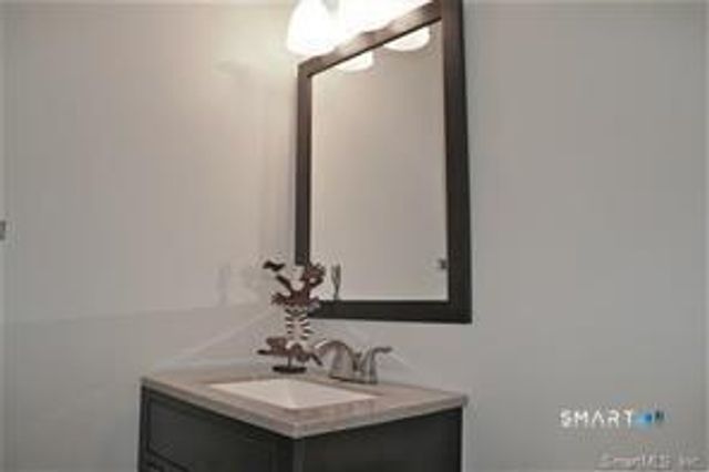 22 Bostwick Arms 22, New Milford, CT 06776