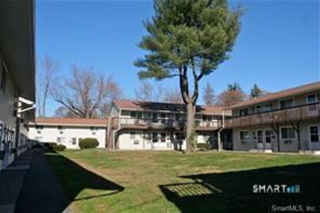 22 Bostwick Arms 22, New Milford, CT 06776