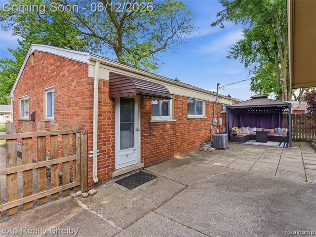 29451 Mark Avenue, Madison Heights, MI 48071