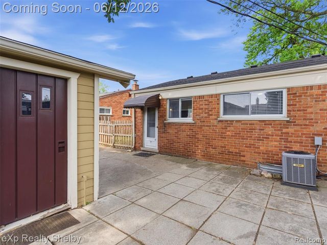 29451 Mark Avenue, Madison Heights, MI 48071