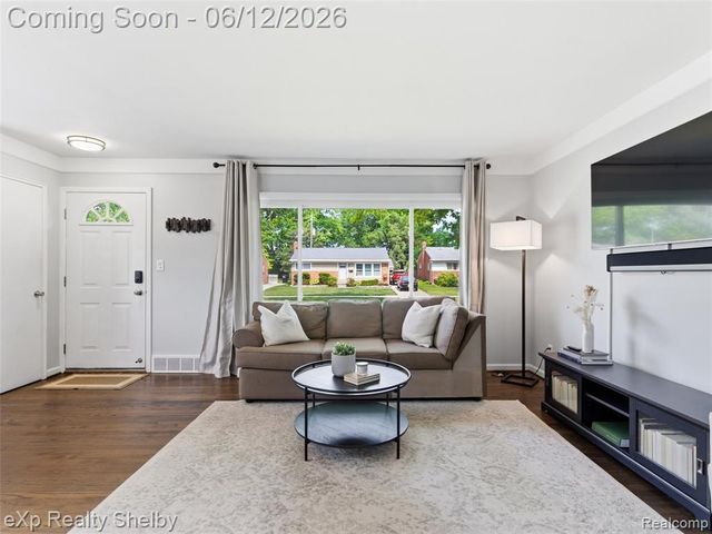 29451 Mark Avenue, Madison Heights, MI 48071