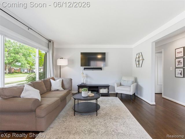 29451 Mark Avenue, Madison Heights, MI 48071