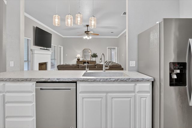 512 Westgate Drive, Aledo, TX 76008