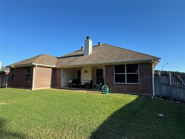 512 Westgate Drive, Aledo, TX 76008