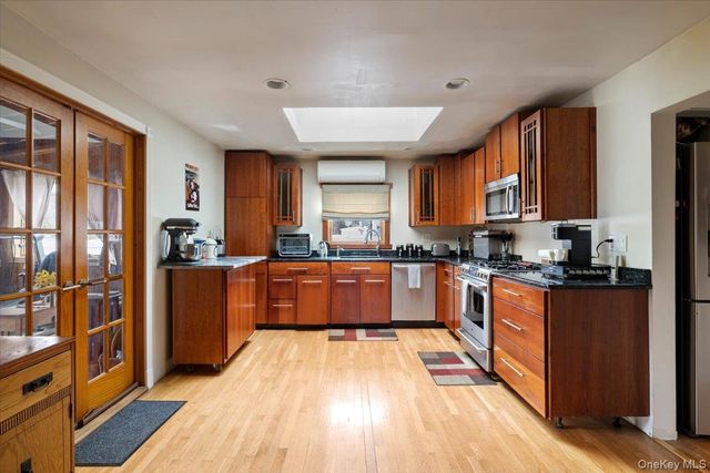476 37th Street, Lindenhurst, NY 11757