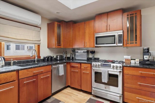 476 37th Street, Lindenhurst, NY 11757
