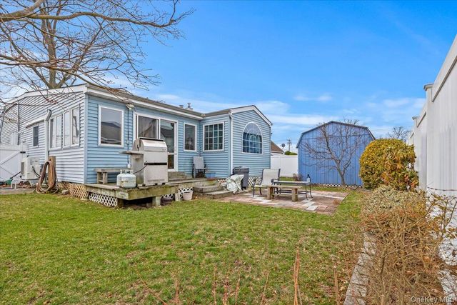 476 37th Street, Lindenhurst, NY 11757