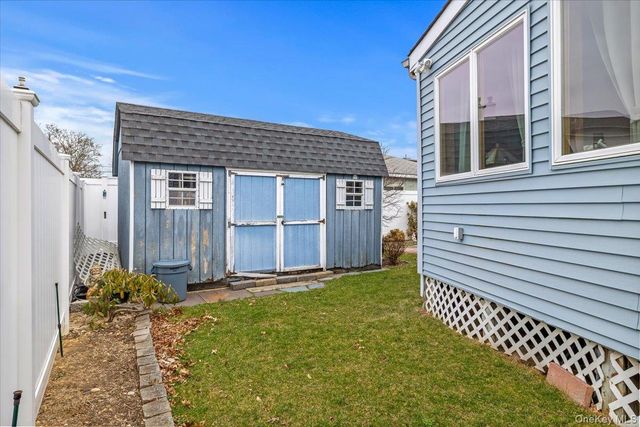 476 37th Street, Lindenhurst, NY 11757