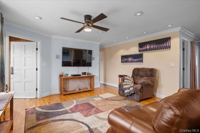 476 37th Street, Lindenhurst, NY 11757