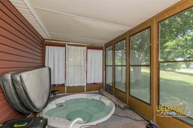 1163 Maple Leaf Lane, Walker, MI 49534