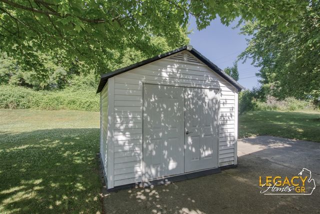 1163 Maple Leaf Lane, Walker, MI 49534