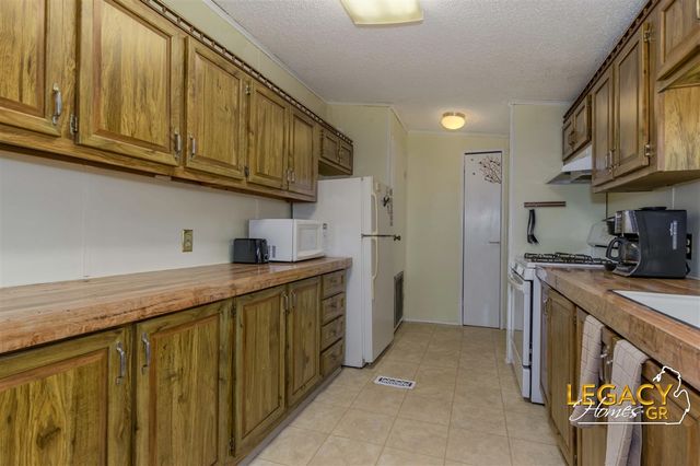 1163 Maple Leaf Lane, Walker, MI 49534