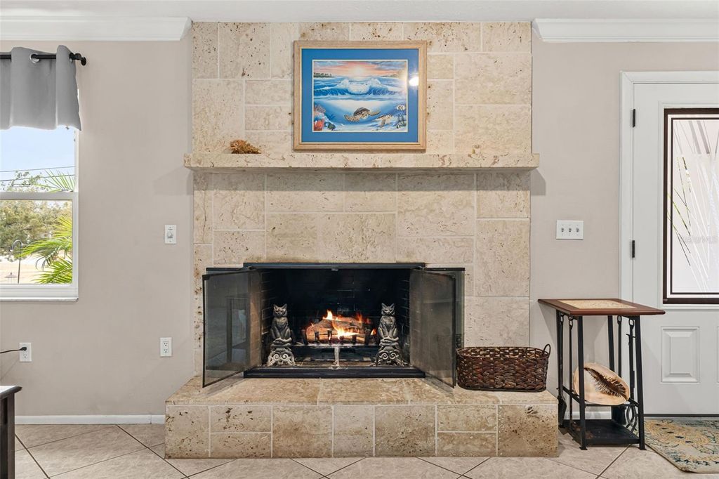 Image 8 of property listing at 4819 PALMETTO POINT DRIVE, Palmetto, FL 34221