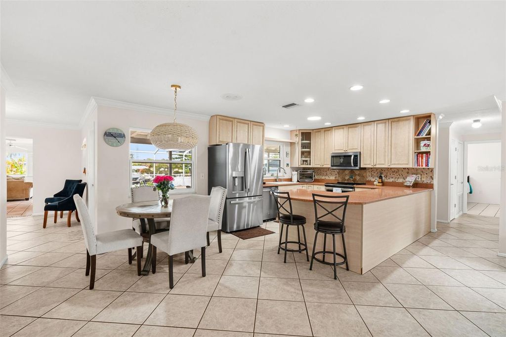 Image 10 of property listing at 4819 PALMETTO POINT DRIVE, Palmetto, FL 34221