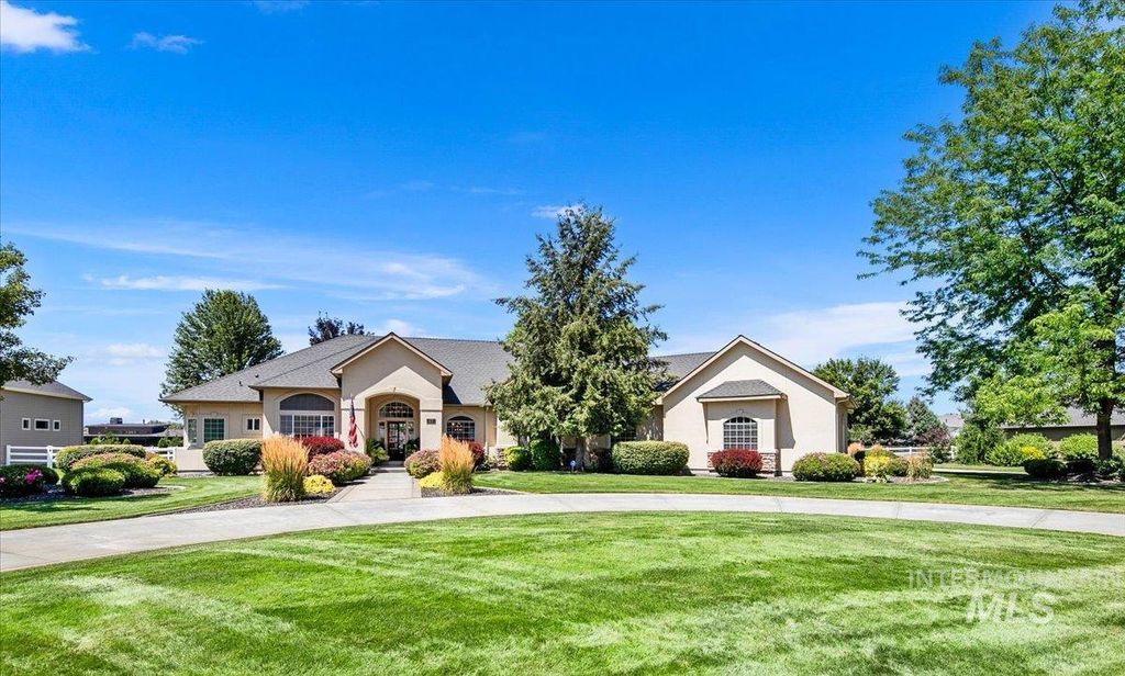 677 N Cove Colony Way, Eagle, ID 83616