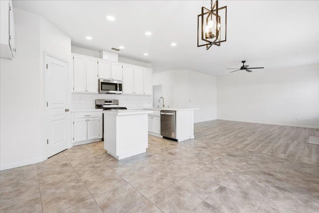 1065 Skyline Dr, Yuba City, CA 95991