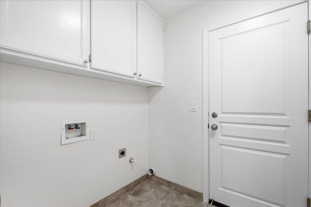 1065 Skyline Dr, Yuba City, CA 95991