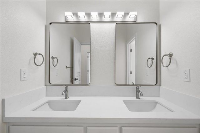 1065 Skyline Dr, Yuba City, CA 95991