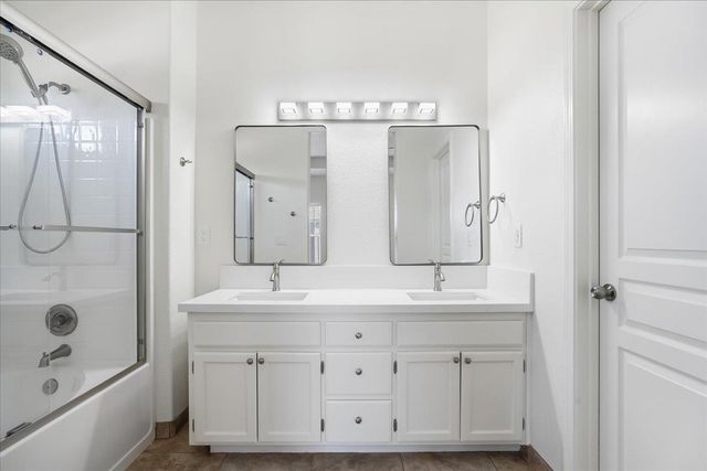 1065 Skyline Dr, Yuba City, CA 95991