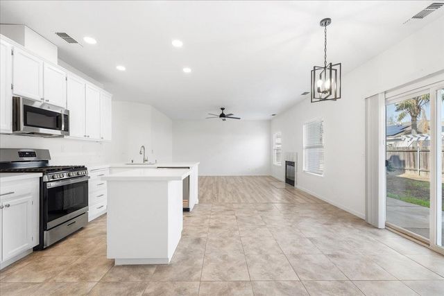 1065 Skyline Dr, Yuba City, CA 95991