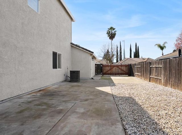 1065 Skyline Dr, Yuba City, CA 95991