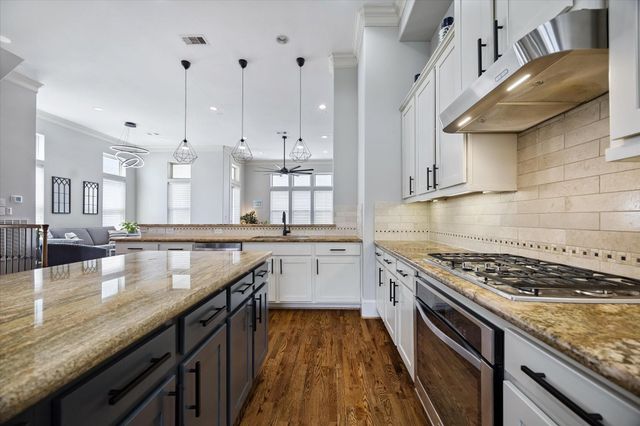 2703 Arabelle Grove, Houston, TX 77007