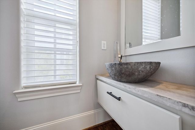 2703 Arabelle Grove, Houston, TX 77007