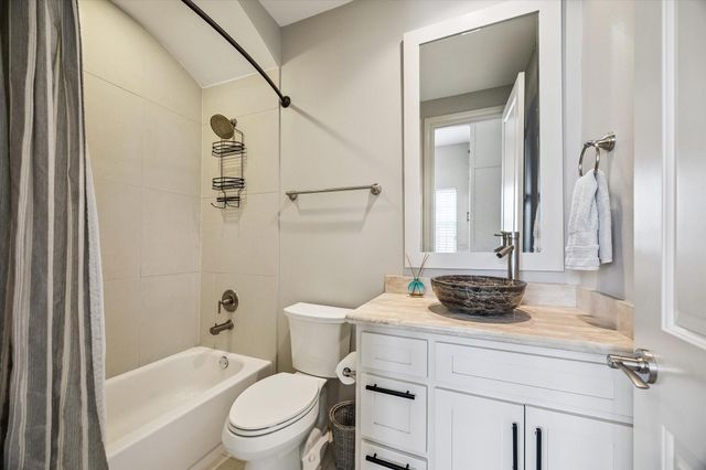 2703 Arabelle Grove, Houston, TX 77007