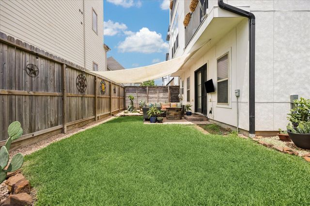 2703 Arabelle Grove, Houston, TX 77007
