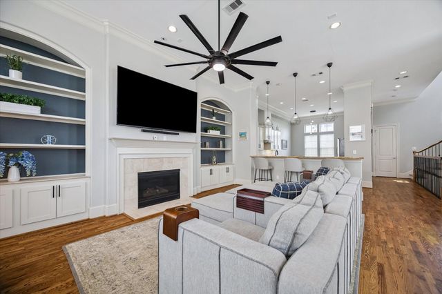 2703 Arabelle Grove, Houston, TX 77007