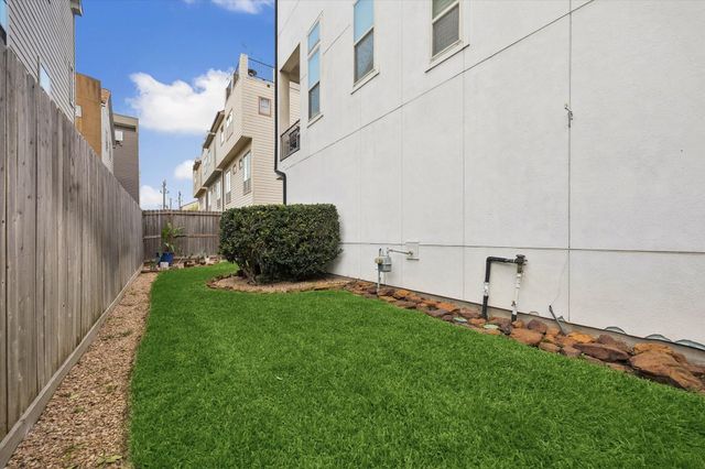 2703 Arabelle Grove, Houston, TX 77007
