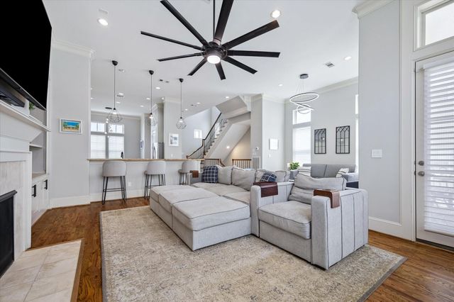 2703 Arabelle Grove, Houston, TX 77007