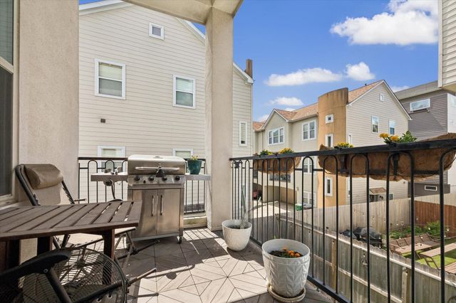 2703 Arabelle Grove, Houston, TX 77007