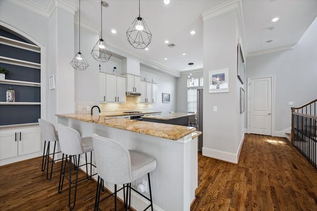 2703 Arabelle Grove, Houston, TX 77007