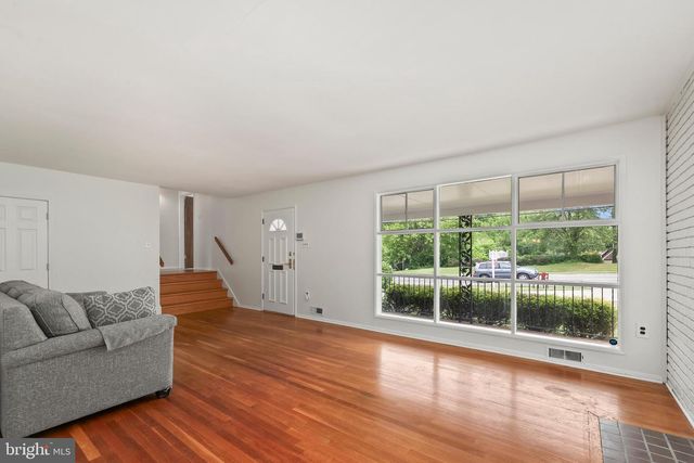 4802 RAVENSWORTH RD, Annandale, VA 22003