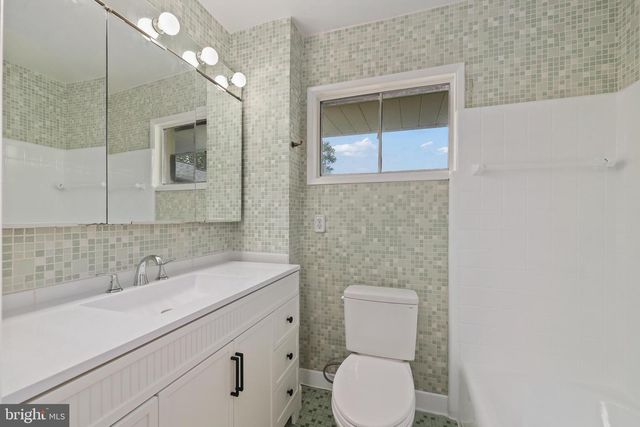 4802 RAVENSWORTH RD, Annandale, VA 22003