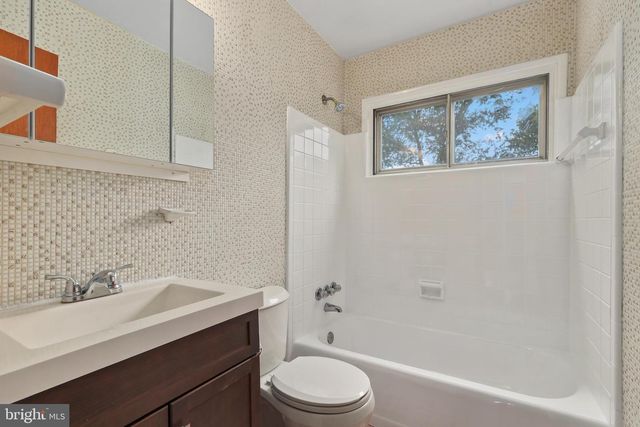 4802 RAVENSWORTH RD, Annandale, VA 22003