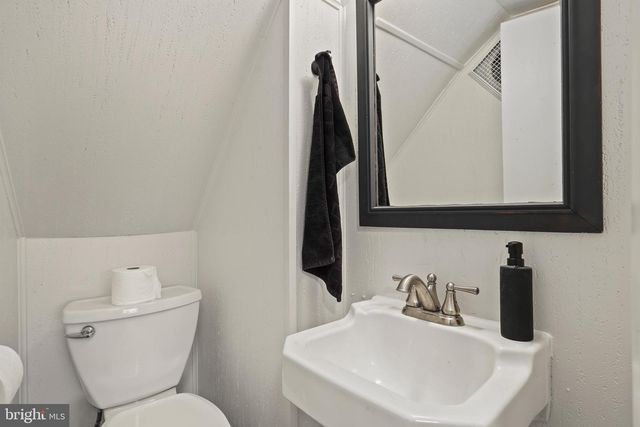 4802 RAVENSWORTH RD, Annandale, VA 22003