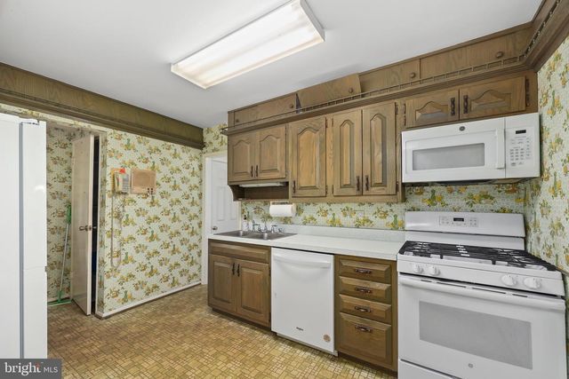 4802 RAVENSWORTH RD, Annandale, VA 22003