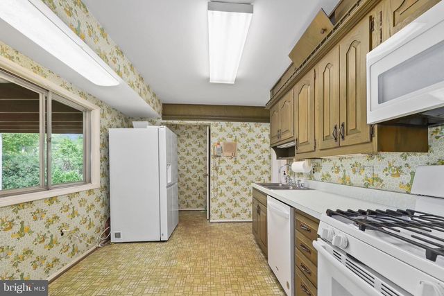 4802 RAVENSWORTH RD, Annandale, VA 22003