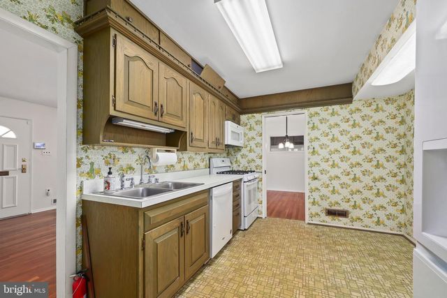 4802 RAVENSWORTH RD, Annandale, VA 22003